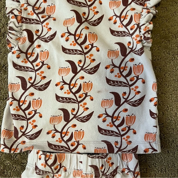 Kate Quinn White and Orange Floral Short Set with Ruffled Sleeves - Picture 2 of 4